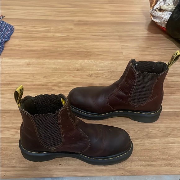 Dr. Martens Brown/Burgundy Leather Chelsea boot - Picture 6 of 7